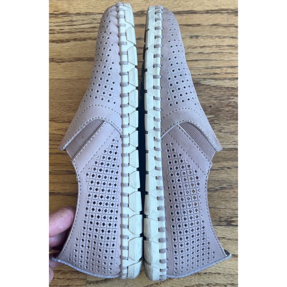 OTBT Women’s Cocoa Tan “Universe” Slip On Perforated Leather Flat Shoe Size 7.5 - Picture 7 of 11